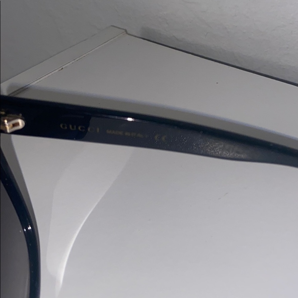 GUCCi sunnies - Picture 3 of 4